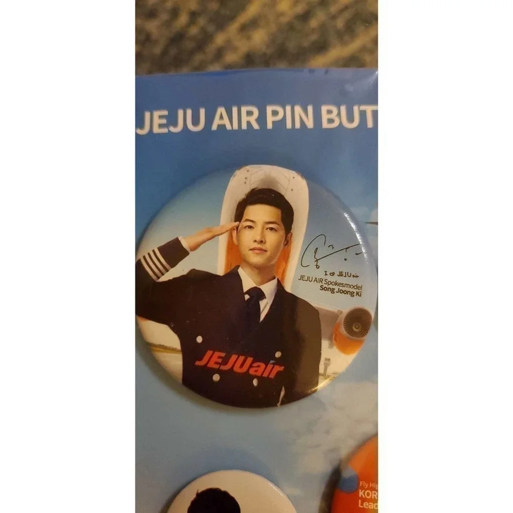 Song Joon Ki Rare JeJu air Pins New.‎